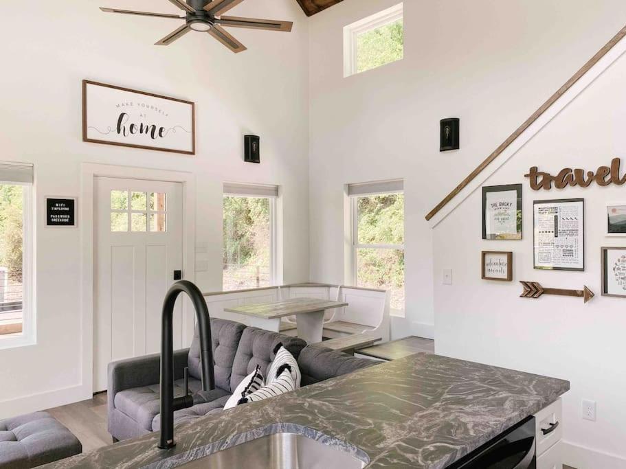 ピジョンフォージCozy Smoky Mountain Tiny Houseアパートメント エクステリア 写真